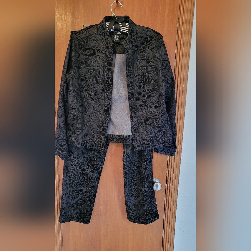 ATTYRE New York, Ladies dressy black jacquard print jacket and pants set